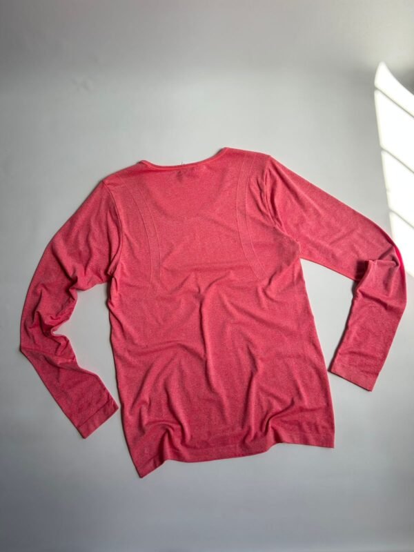 WhatsApp Image 2026-02-18 at 13.07.54 (2) Remera manga larga Under Armour Threadborne