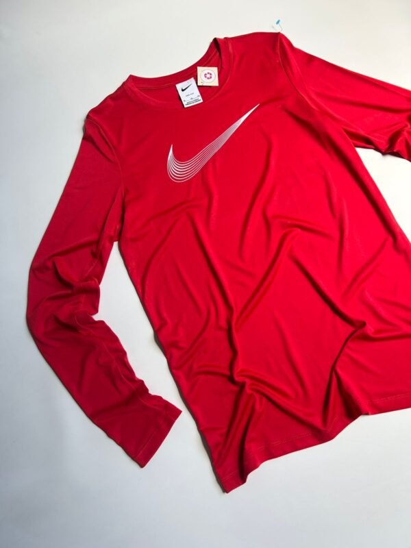 Remera deportiva Nike Dri-FIT