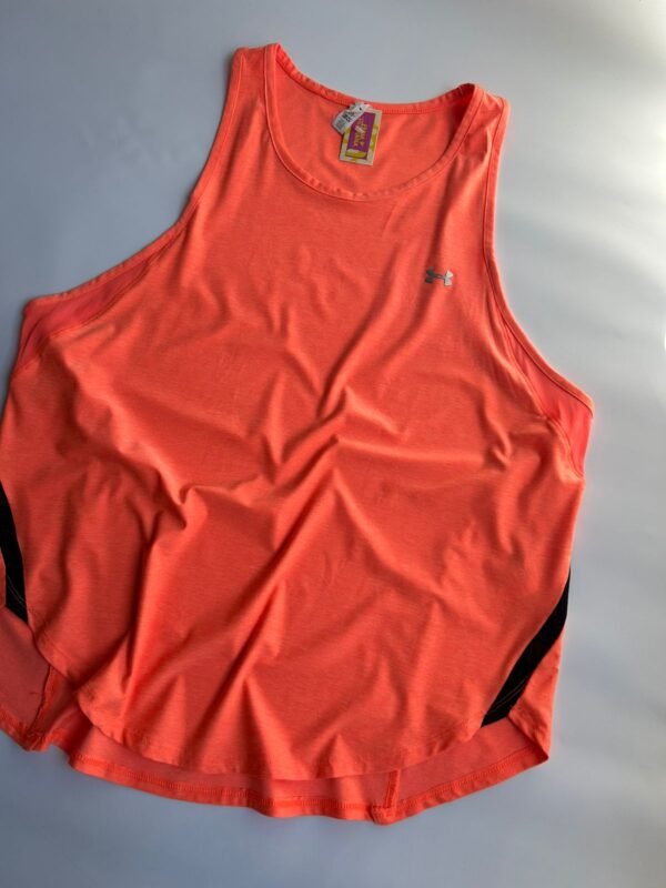 WhatsApp Image 2026-02-23 at 12.39.31 Musculosa Deportiva Under Armour Loose
