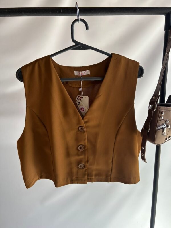 WhatsApp Image 2026-02-23 at 14.29.11 (1) Chaleco Sastrero Cropped