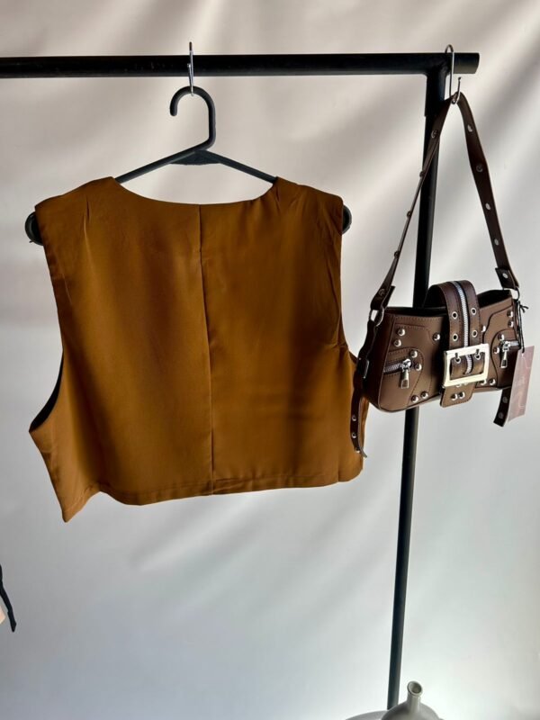 WhatsApp Image 2026-02-23 at 14.29.12 Chaleco Sastrero Cropped