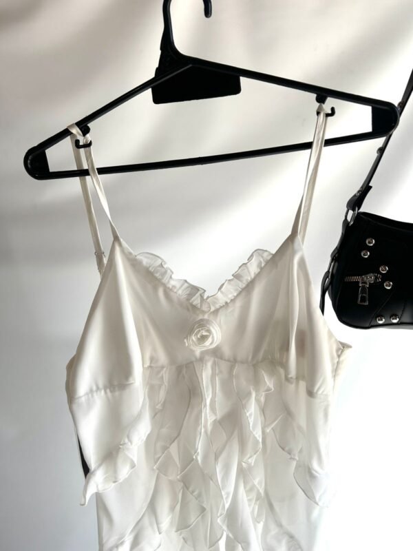 WhatsApp Image 2026-02-23 at 14.36.05 (5) Top Negro con Volados y Corte Asimétrico