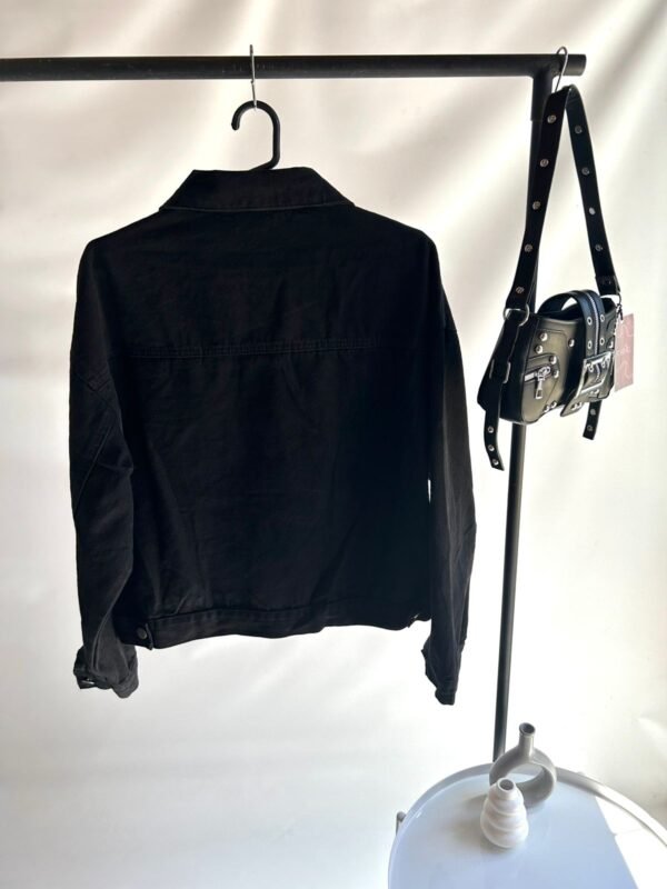 Campera Negra Combinada con Zebra