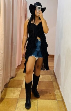 Top Negro con Volados y Corte Asimétrico