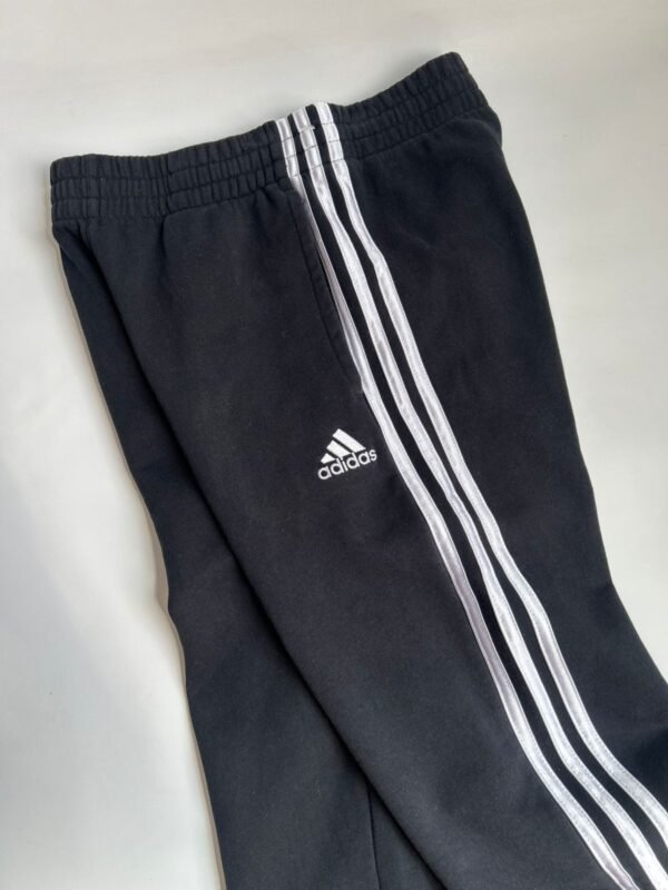 Jogging Adidas Negro de Algodón con Líneas Laterales