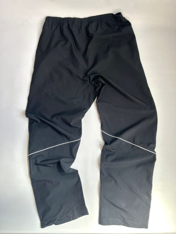 WhatsApp Image 2026-02-24 at 16.37.02 (1) Pantalón Parachute Nike Negro Clásico