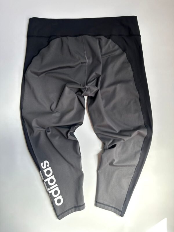 Calza Adidas AEROREADY Bicolor Negra y Gris