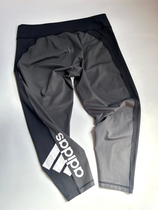 Calza Adidas AEROREADY Bicolor Negra y Gris