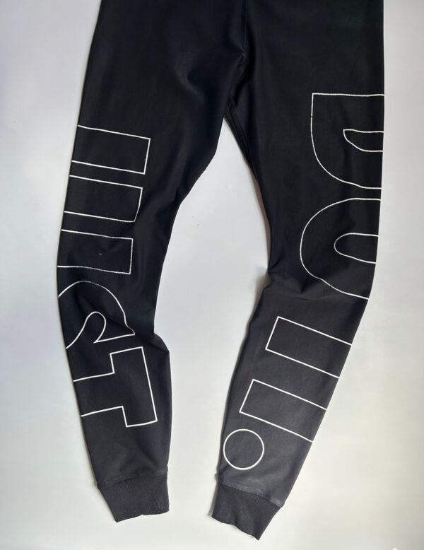 WhatsApp Image 2026-02-24 at 16.54.32 Calza Nike “Just Do It” Dri-FIT – One Legend Pant