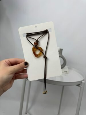 Collar Corbatero Chocolate Dije Acrilico