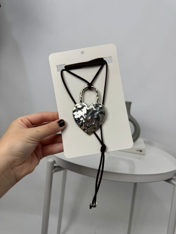 Collar Corbatero Chocolate