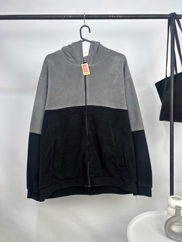 Campera de Polar Gris y Negra 200