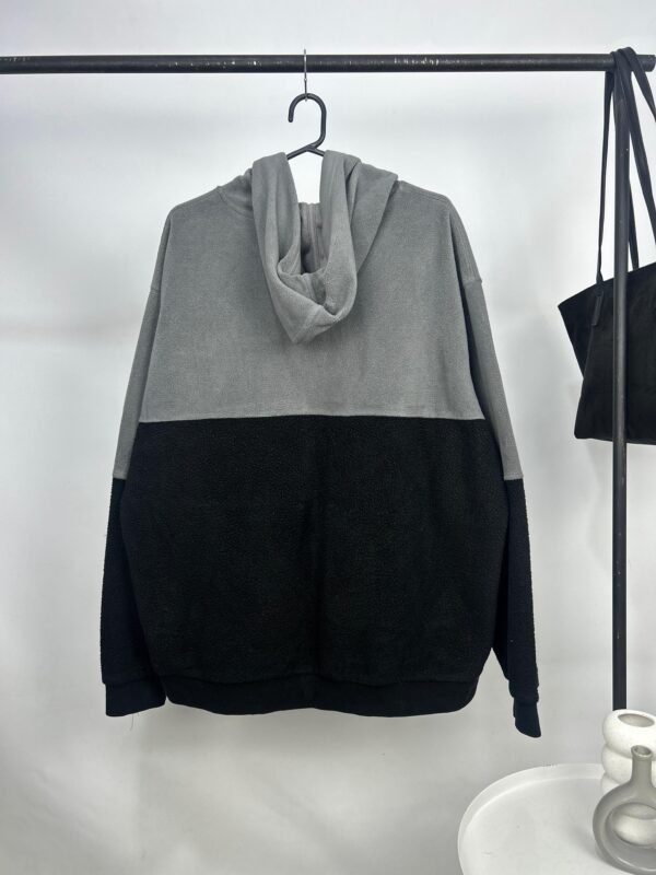 Campera de Polar Gris y Negra 200